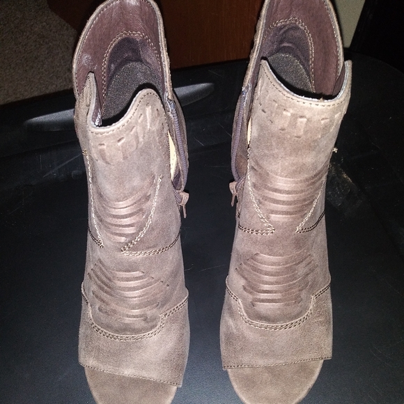 Open toe booties - Picture 2 of 4